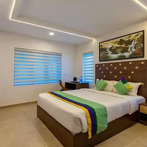 *** Hotel Treebo Vsaffron Regency, Punnamada India