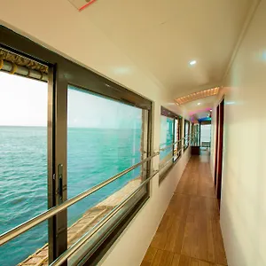 *** Hotel Tharangini Houseboats India